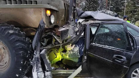 Под Гусь-Хрустальным водитель легковушки влетел под грузовик и погиб