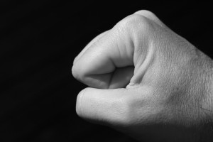 Житель Камешково вступился за приятеля и избил его брата до потери сознания