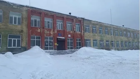 В школе в Киржачском районе нашли грибок на потолке и стенах