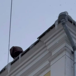 Во Владимире провели рейд по очистке крыш от сосулек и снега