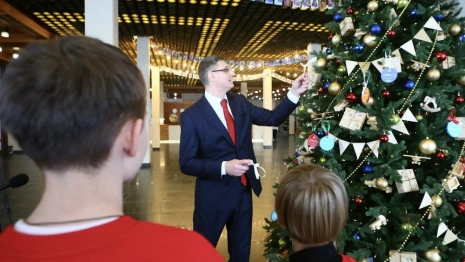 Владимирский губернатор исполнил новогодние желания 5 детей