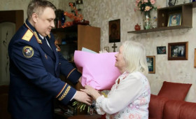 Глава владимирского Следкома поздравил с наступающим Днем Победы жительницу блокадного Ленинграда