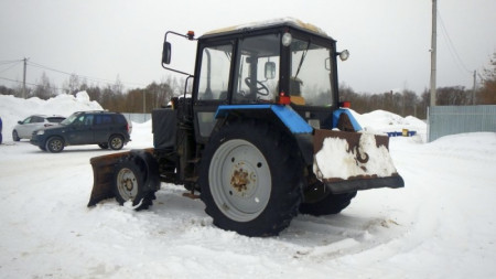 В Лакинске пьяный мужчина угнал снегоуборочный трактор и расчистил дорогу у дома