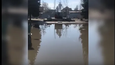 Во Владимирской области площадь перед обелиском «Скорбящей матери» ушла под воду