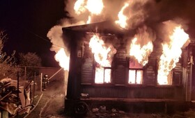В сильном ночном пожаре в Александрове пострадали 2 человека