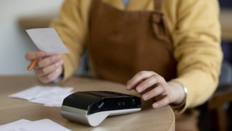 В Коврове продавец магазина аккумуляторов украл 470 тыс. рублей