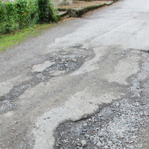 В Гусь-Хрустальном «забили» на 60-сантиметровые ямы на дорогах