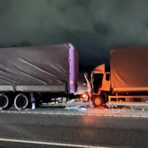 На М-7 во Владимире столкнулись две фуры: один из водителей пострадал