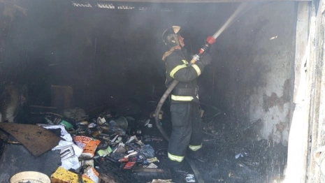 Во владимирском микрорайоне Оргтруд мощный пожар охватил сараи