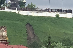 Во Владимире из-за ливня размыло склон в парке имени Пушкина