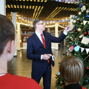 Владимирский губернатор исполнил новогодние желания 5 детей