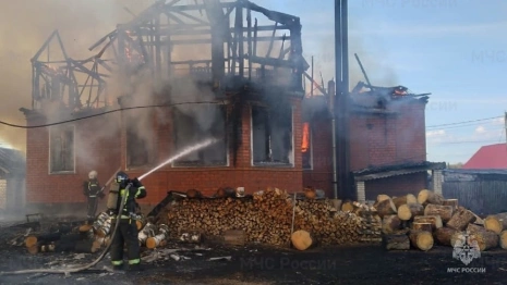 Под Судогдой пожар охватил жилой дом