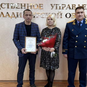 Глава владимирского Следкома наградил спасшего двоих детей жителя Мурома