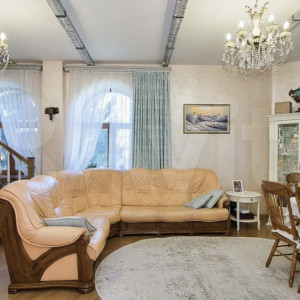 Во Владимире выставили на продажу 2-этажную квартиру за 35 млн рублей