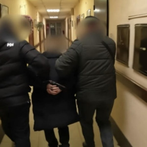 В Гусь-Хрустальном мужчина ограбил девушку в ее же машине