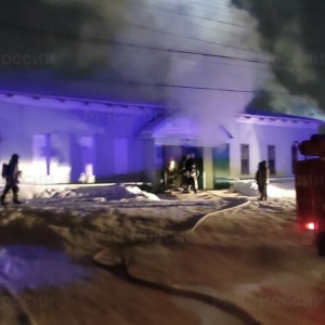 В Гусь-Хрустальном 15 пожарных отправились тушить магазин