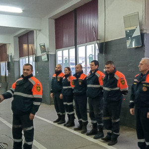 Владимирских спасателей наградили за спасение девочки из реки