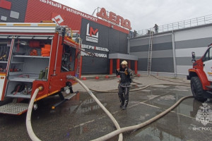 Во Владимире загорелся мебельный магазин