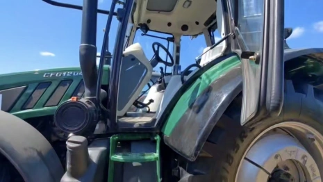 Во Владимирской области представили созданный вместе с китайскими партнерами трактор