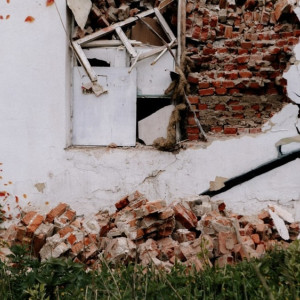 Во Владимире снесли дом с рисунком Ван Гога и Сальвадора Дали