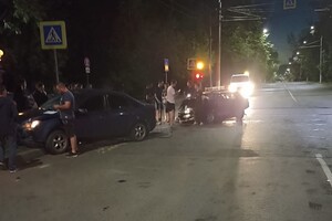 Во Владимире произошла серьезная авария с иномаркой и ВАЗом