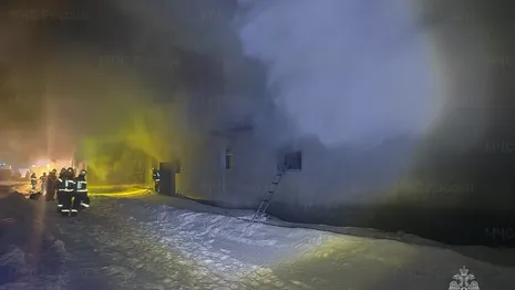 В Муроме мощный пожар охватил мебельную фабрику