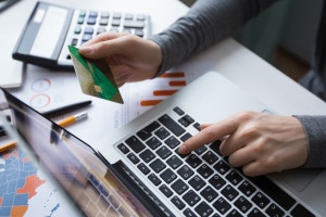 Вымогатели во Владимире потребовали заплатить за оскорбление девушки