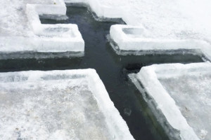 Во Владимире на Крещение в проруби окунулись 700 человек