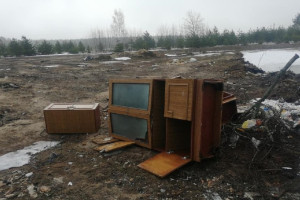 У плотины в Красной Горбатке нашли мусорную свалку 