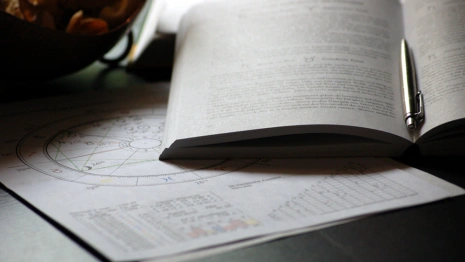 Трудный день у весов и хороший – у близнецов. Гороскоп на 4 января