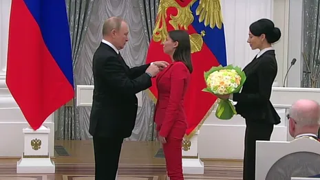 Путин вручил Орден Мужества раненой в СВО сестре владимирского гимнаста