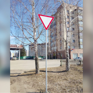 Во Владимире прокуратура потребовала установить дорожные знаки во дворе дома