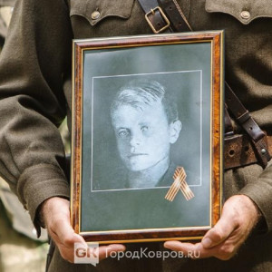 Найденные под Псковом останки летчика-красноармейца перезахоронили в Коврове 