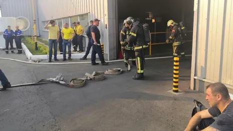 В Гусь-Хрустальном из-за крупного пожара с предприятия эвакуировали 30 человек