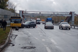 Во Владимире столкнулись 2 иномарки, фура и автобус