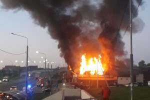 Мощный пожар охватил кафе в Лакинске