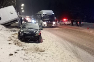 Во владимирском микрорайоне опрокинулся микроавтобус с пассажирами
