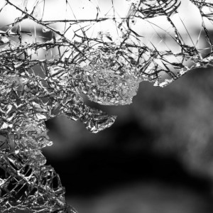 Во Владимире застройщику дома с лишними этажами разбили офис и оставили записку с угрозой