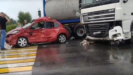 В ДТП с фурой и легковушкой на М-7 во Владимирской области есть жертва: появилось видео