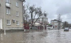 В Муроме в половодье затопило дорогу и тротуар