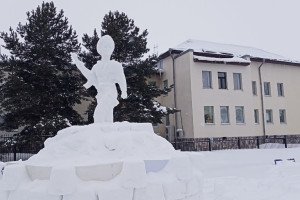 Беженец из Артемовска создал еще одну снежную фигуру в Юрьев-Польском