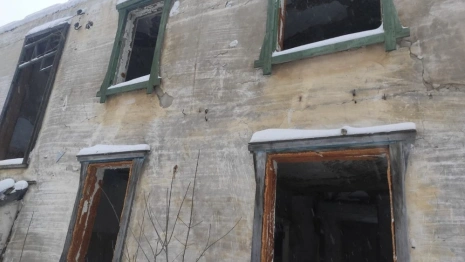 Чиновников из Гусь-Хрустального через суд обязали снести заброшенный дом