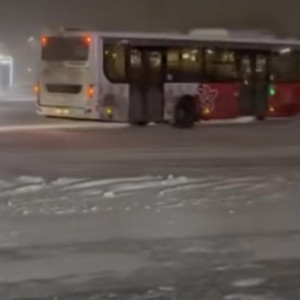 Во Владимире автобус №24 устроил дрифт у «Глобуса»