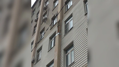 Во Владимире у дома на улице Куйбышева отвалилась часть фасада
