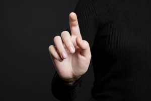 Житель Мурома лишился пальцев после конфликта в подъезде