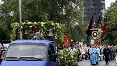 Во Владимире сотни верующих прошли Крестный ход до Боголюбово