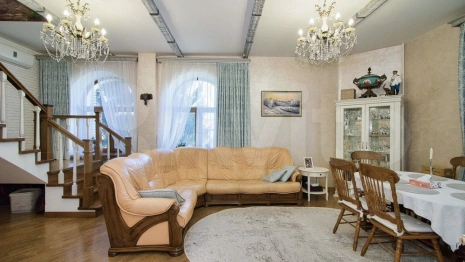 Во Владимире выставили на продажу 2-этажную квартиру за 35 млн рублей