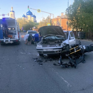 Мотоциклист пострадал в аварии с иномаркой в Боголюбово