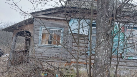 В Камешковском районе дом с прогнившими стенами не обследовали на предмет аварийности
