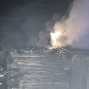 Во Владимирской области 15 спасателей отправились тушить горящий частный дом